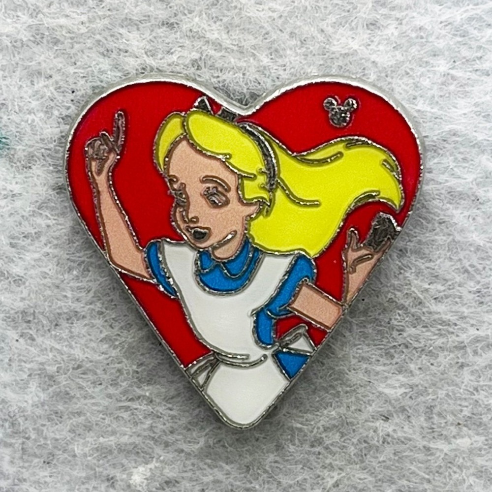 ๐ฎ 5/$25 Disney Alice in Wonderland Heart Pin